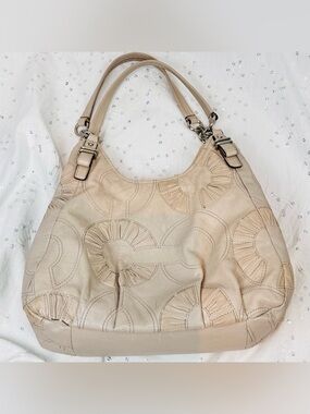 Coach 2010 Madison Maggie  Putty Leather Op Art Shoulder Bag Lavender lining